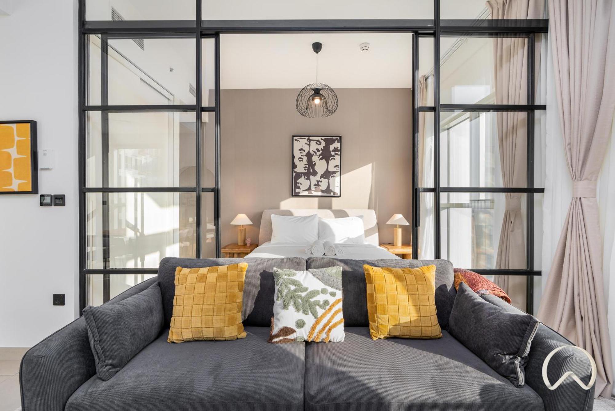 Oraya - Stylish 2br In Socio Tower 2 With Pool View